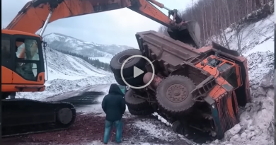 John Deere Tractors Accident – Equipment In Dangerous Conditions ! Amazing Farmer Technology